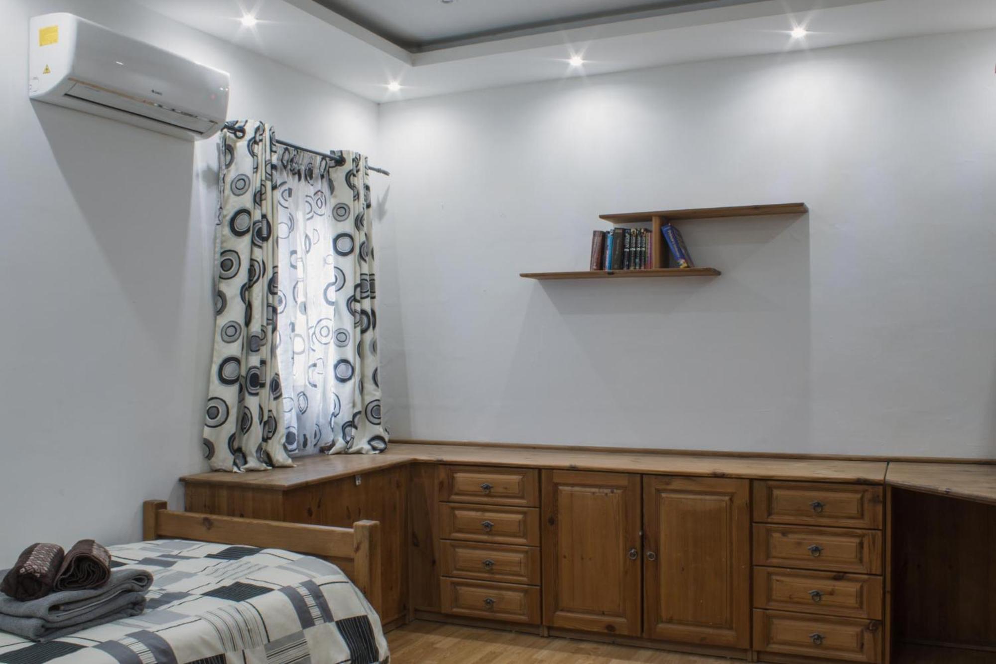 Brand New 3 Bdr In A Quaint Village Appartamento