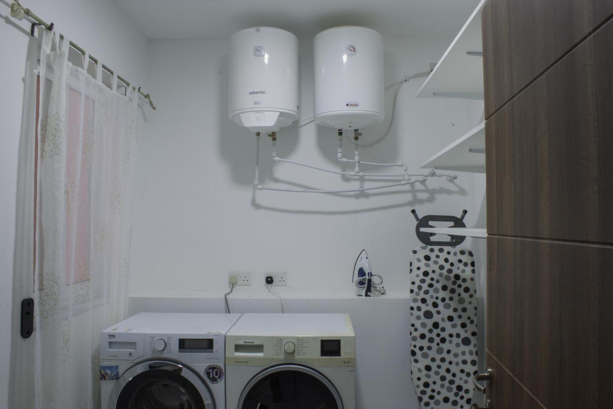 Brand New 3 Bdr In A Quaint Village Apartament *